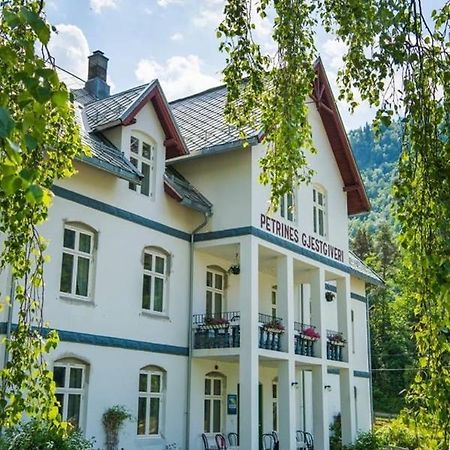 Petrines Gjestgiveri Norddal Екстер'єр фото